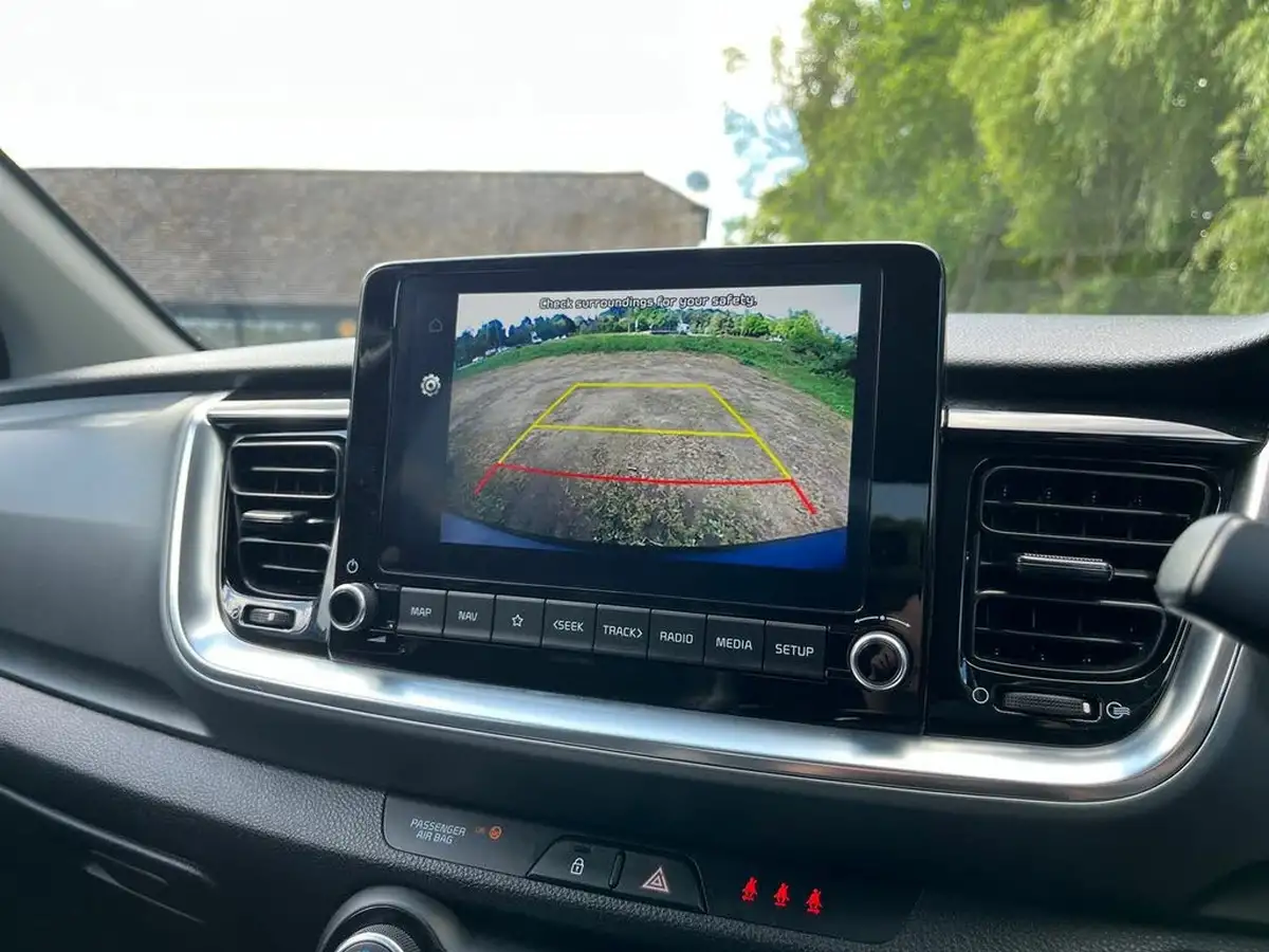 2022-kia-stonic-10-t-gdi-connect-big-20