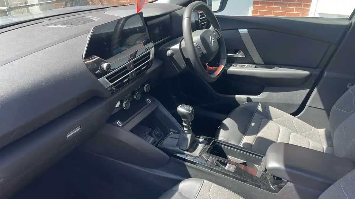 2023-citroen-c4-12-puretech-sense-big-11
