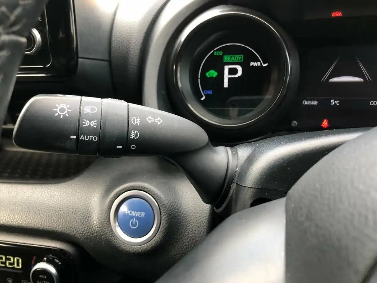 2021-toyota-yaris-15-vvt-i-launch-edition-big-39