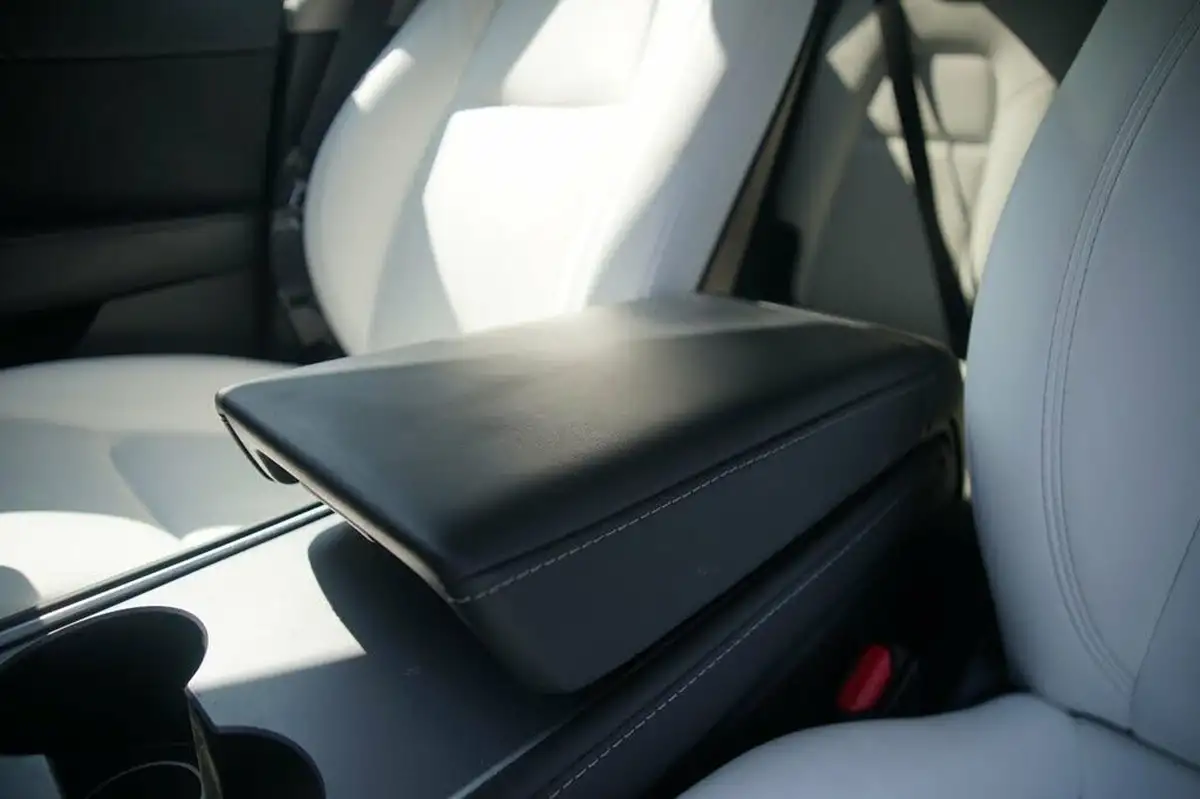 2022-tesla-model-y-e-long-range-big-19