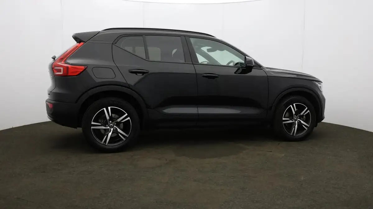 2023-volvo-xc40-20-b3-plus-big-54