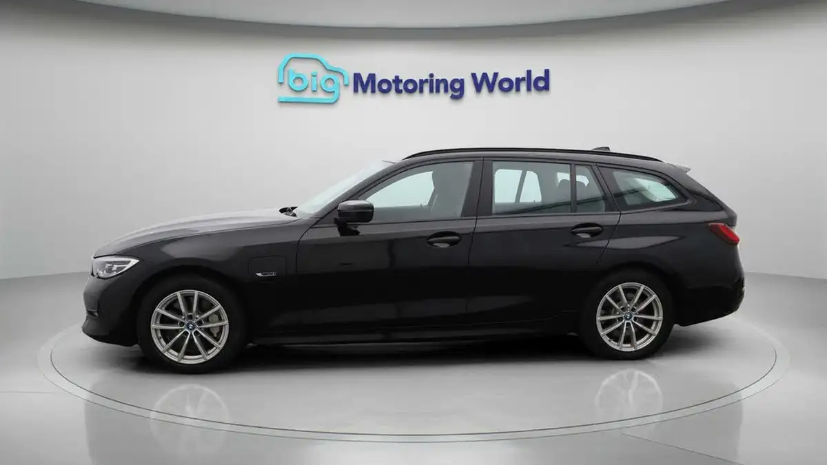 2022-bmw-3-series-20-330e-se-pro-touring-5d-big-4