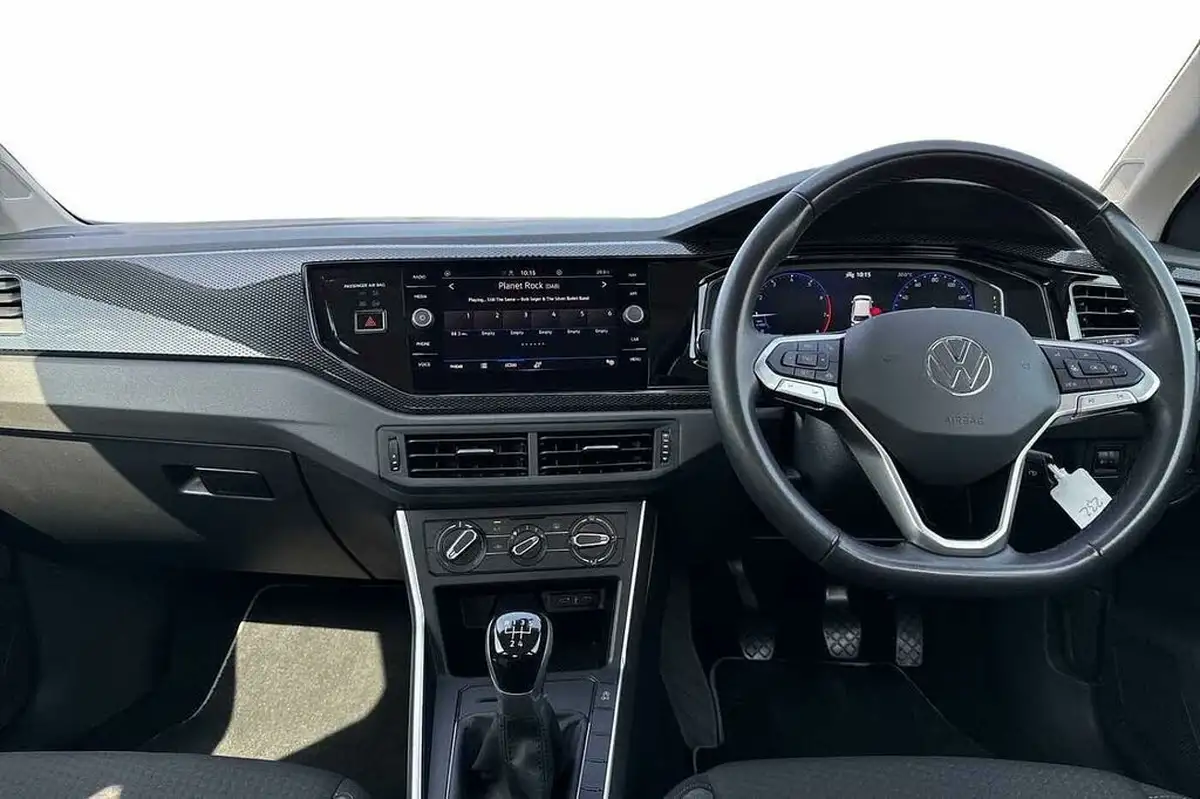 2022-volkswagen-polo-10-life-big-9