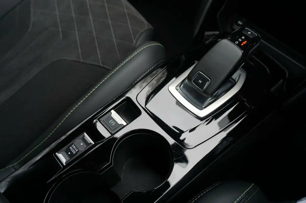 2021-peugeot-208-12-puretech-gt-premium-100bhp-eat8-big-21
