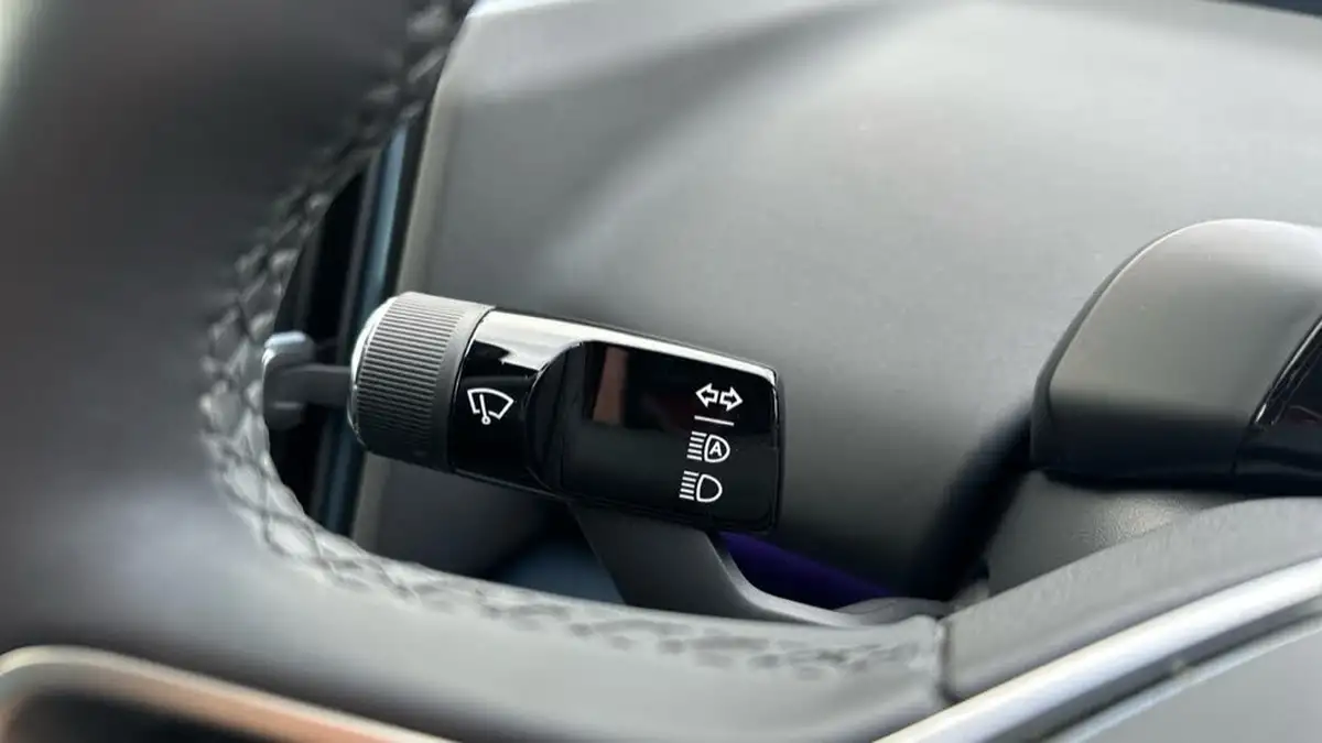 2024-volvo-ex30-e-single-motor-plus-extended-range-big-29