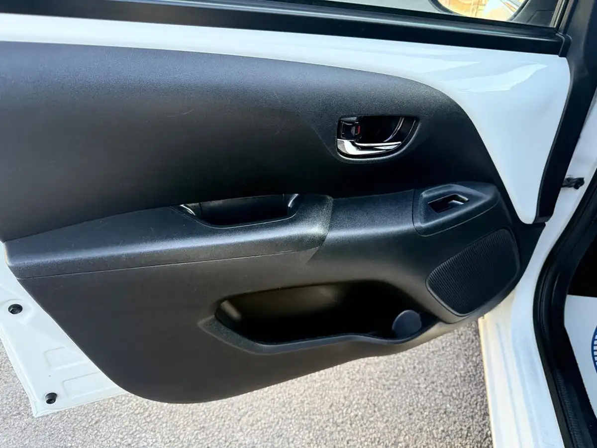 2017-citroen-c1-12-puretech-flair-5d-big-44
