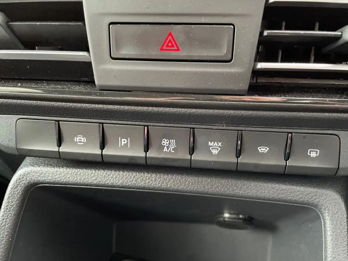 2023-ford-tourneo-connect-20-titanium-big-27