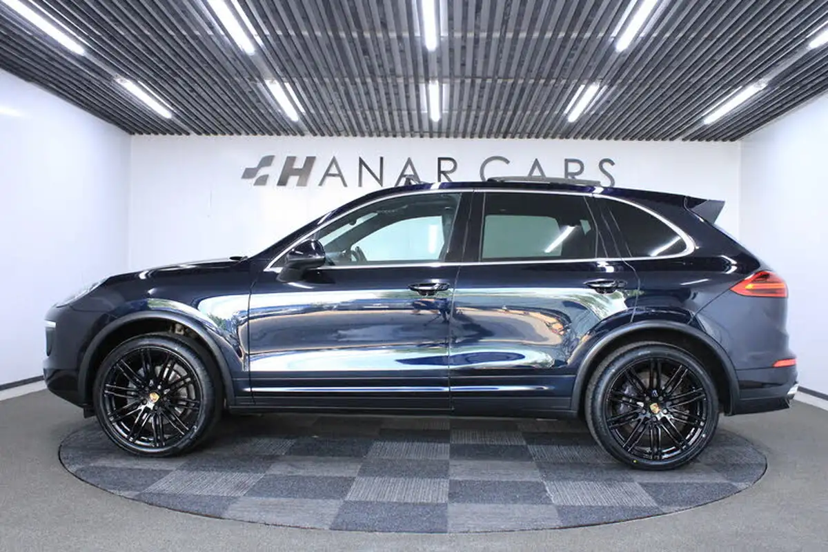 2016-porsche-cayenne-30td-big-33