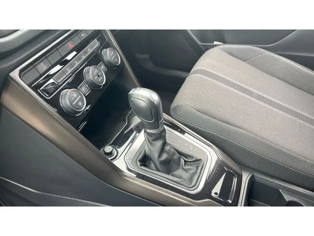 2019-volkswagen-t-roc-15-tsi-se-dsg-big-12