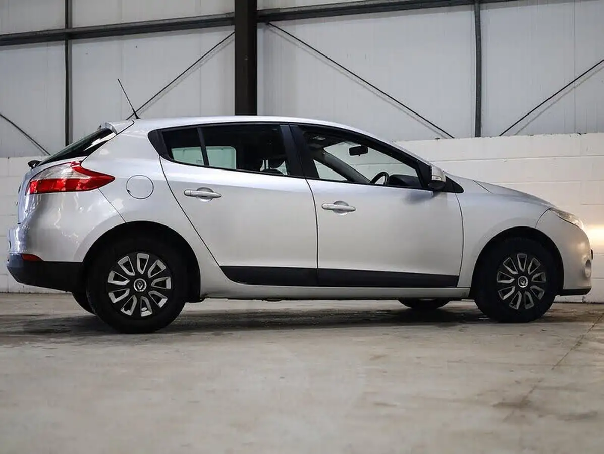 2011-renault-megane-15td-expression-15dci-110-fap-eco-hatchback-5d-big-8