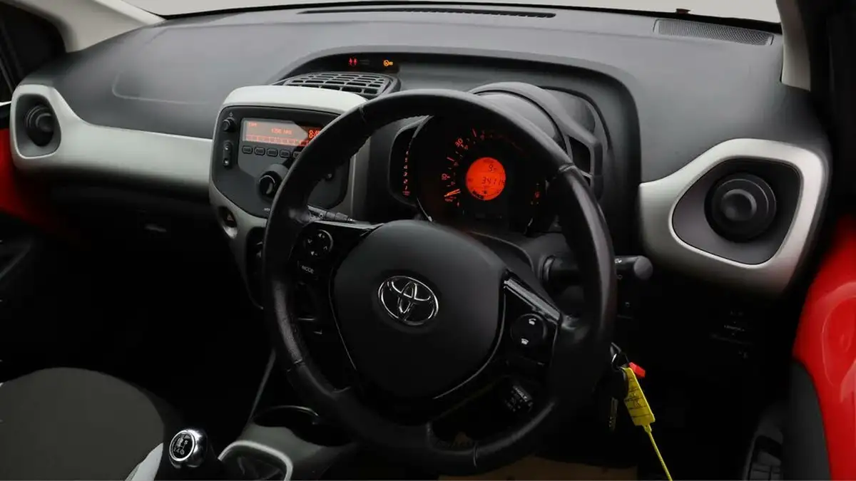 2018-toyota-aygo-10-vvt-i-x-play-71bhp-5d-big-9