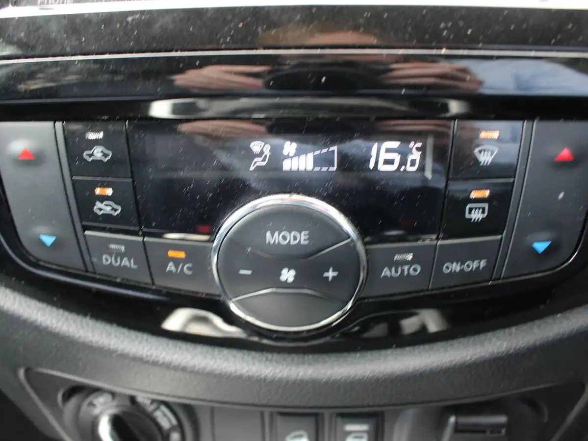 2021-nissan-navara-23dci-tt-tekna-8-navileather-auto-big-20