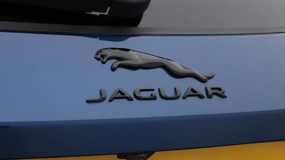 2021-jaguar-f-pace-20-p250-r-dynamic-se-big-23