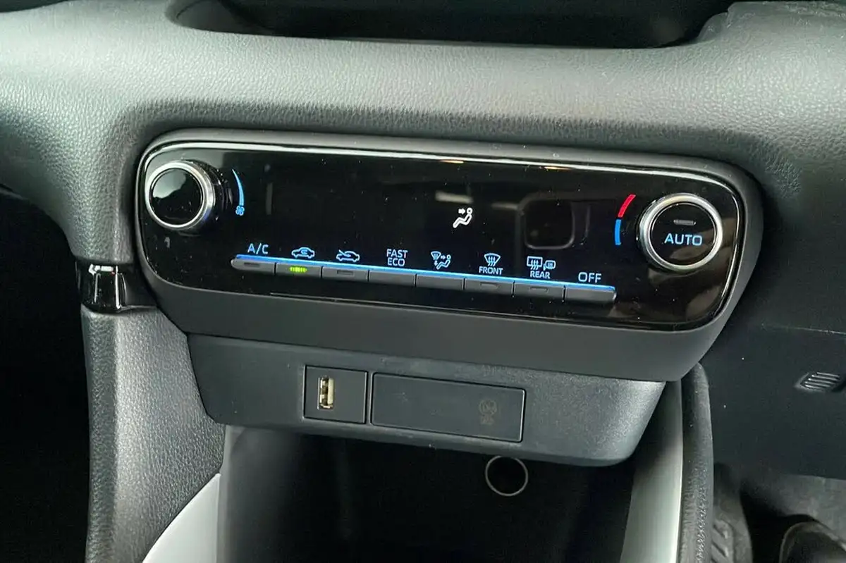 2023-toyota-yaris-15-vvt-i-design-big-14