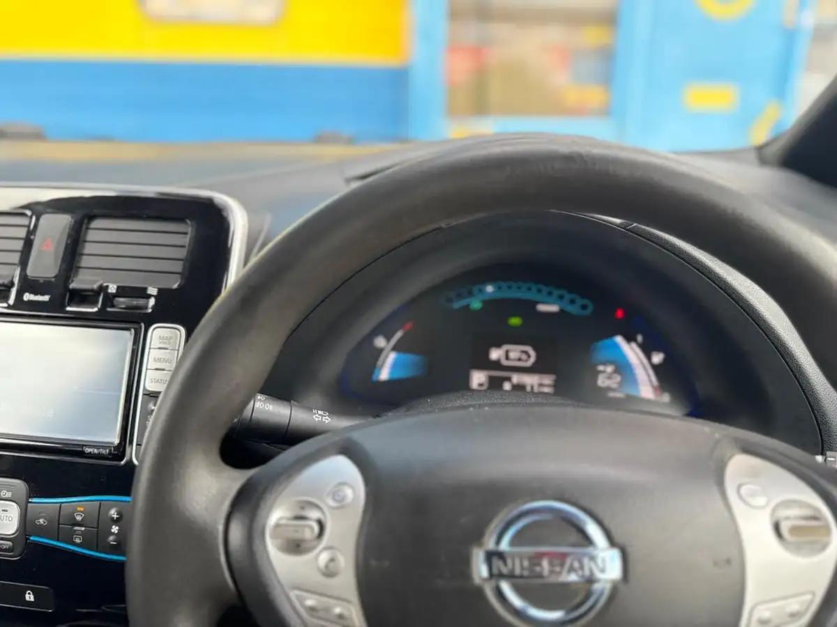 2014-nissan-leaf-e-acenta-big-36