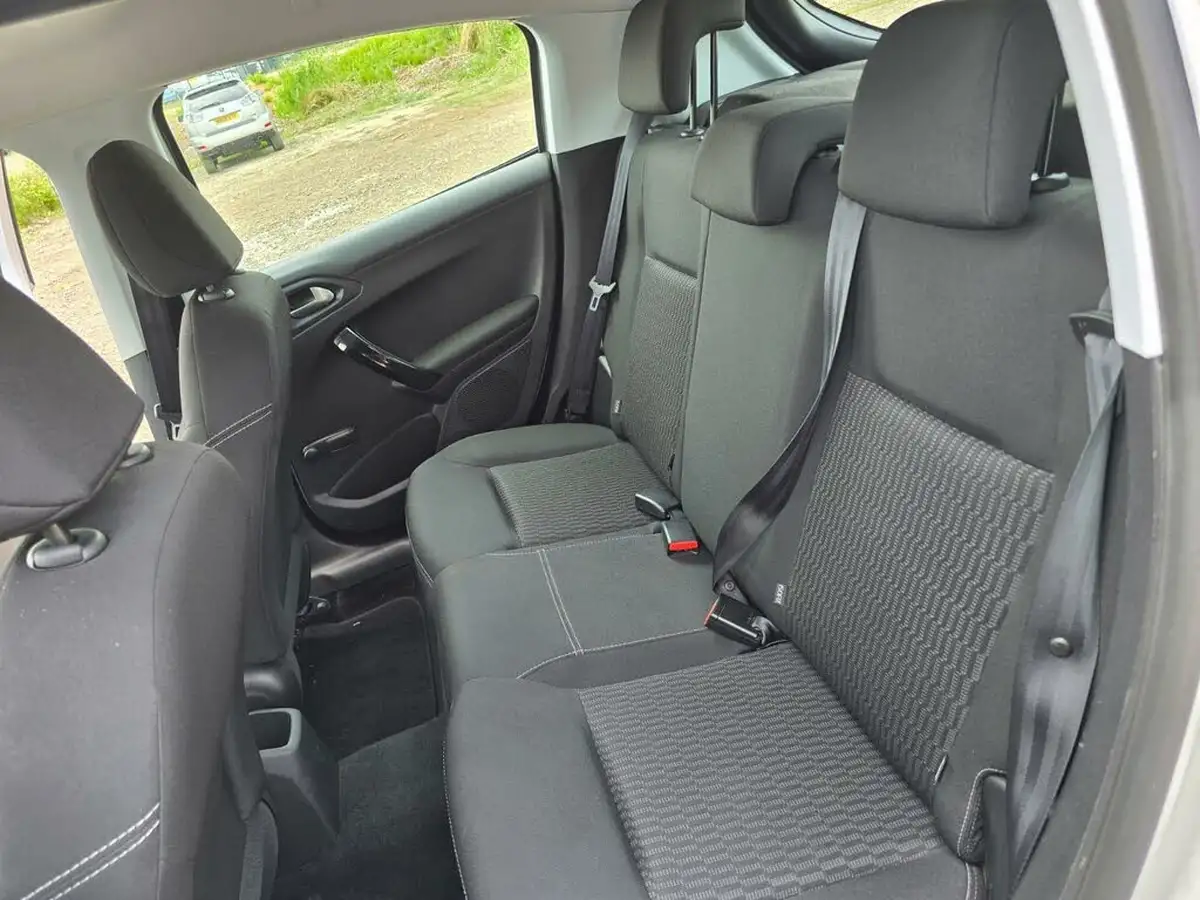 2016-peugeot-208-12-puretech-active-82bhp-ss-5d-etg5-big-27