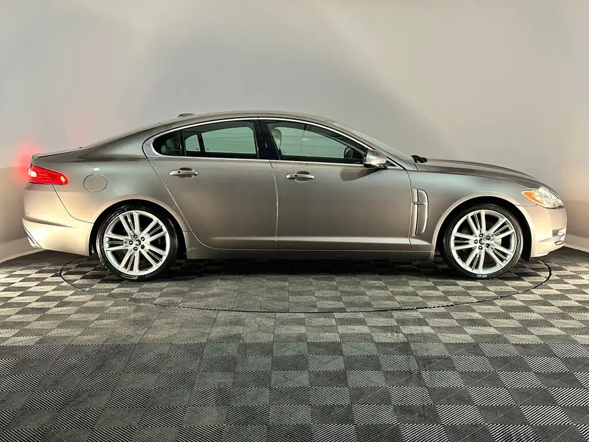 2010-jaguar-xf-30td-portfolio-big-3