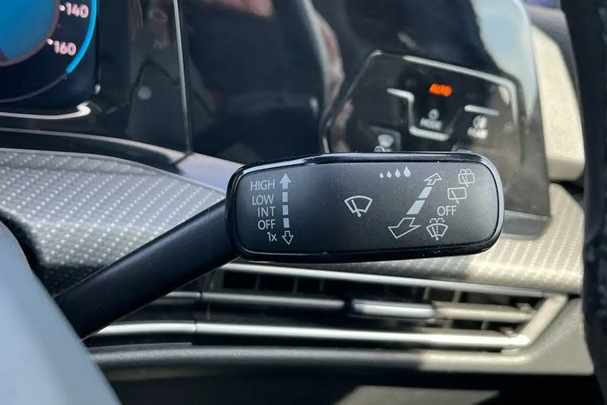 2022-volkswagen-golf-15-etsi-r-line-150ps-hatchback-big-14