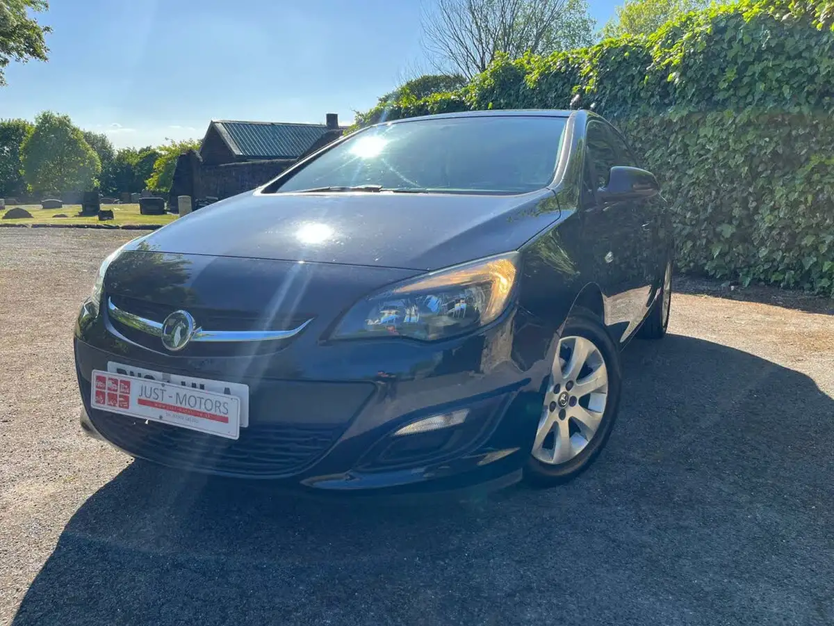 2014-vauxhall-astra-16-design-hatchback-big-51