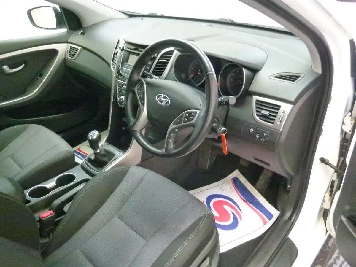2017-hyundai-i30-16crdi-se-110ps-blue-drive-tourer-big-17