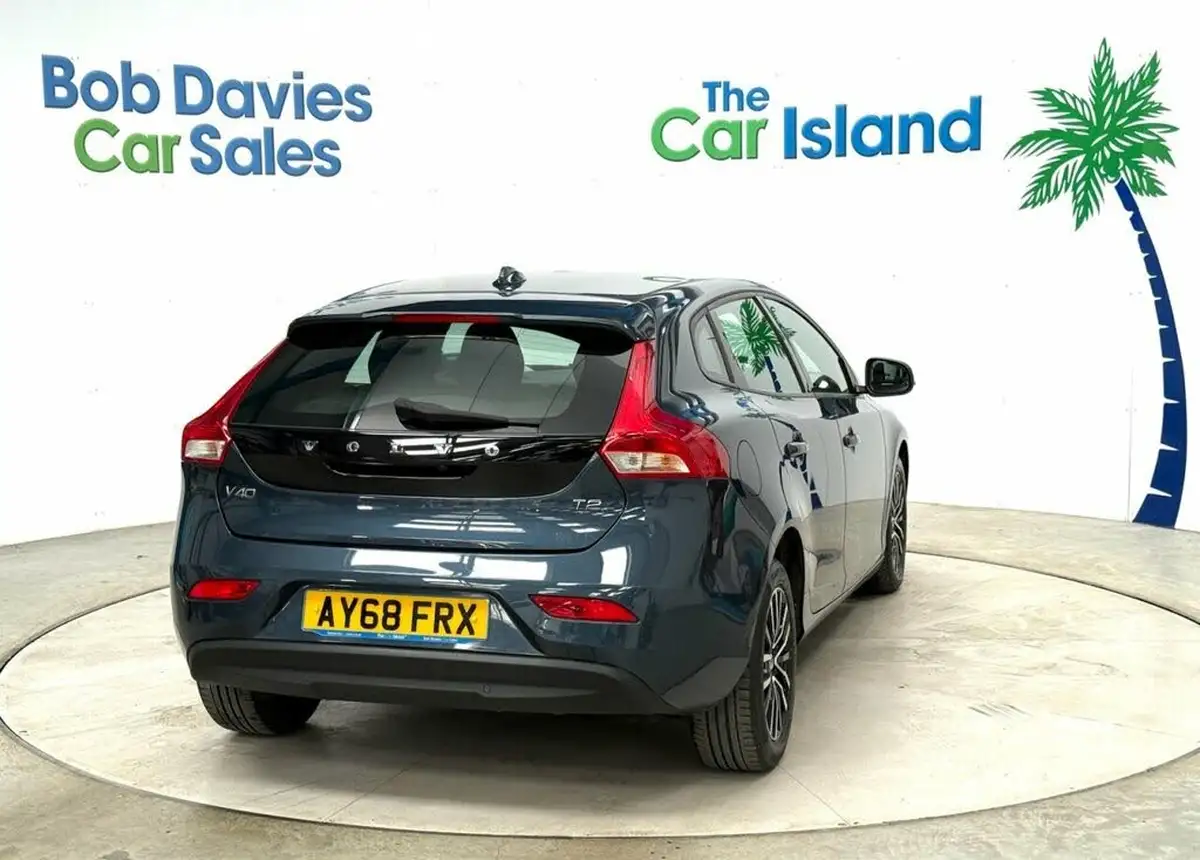 2018-volvo-v40-20-t2-momentum-nav-plus-big-7