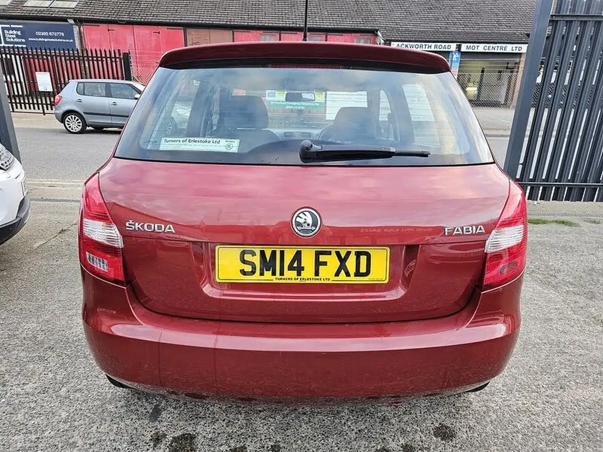 2014-skoda-fabia-12-elegance-hatchback-big-5