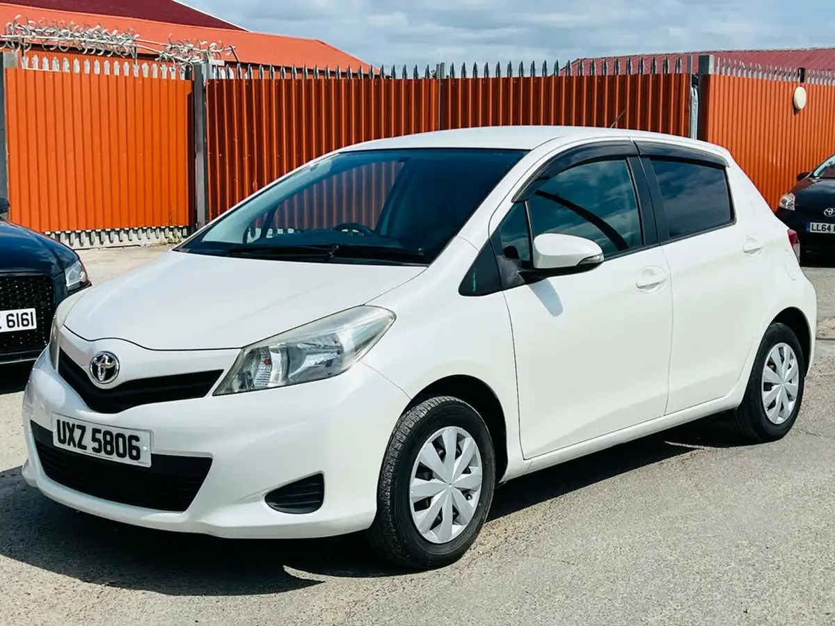 2015-toyota-yaris-big-2
