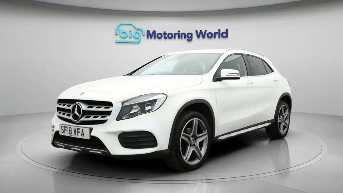 2018-mercedes-benz-gla-class-16-gla-200-amg-line-154bhp-big-3