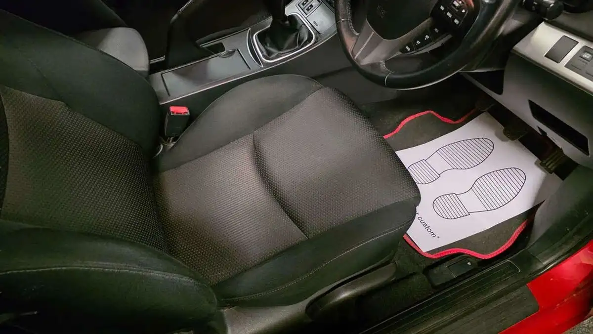 2012-mazda-mazda3-20-sport-navleather-big-13