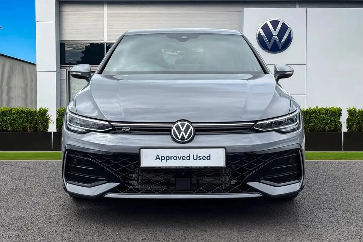 2025-volkswagen-golf-15-etsi-r-line-hatchback-big-4
