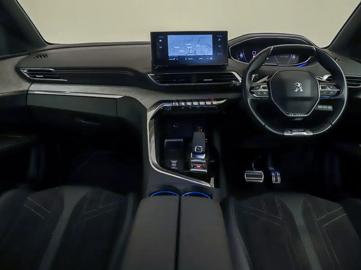2021-peugeot-3008-suv-12-puretech-gt-eat8-big-2