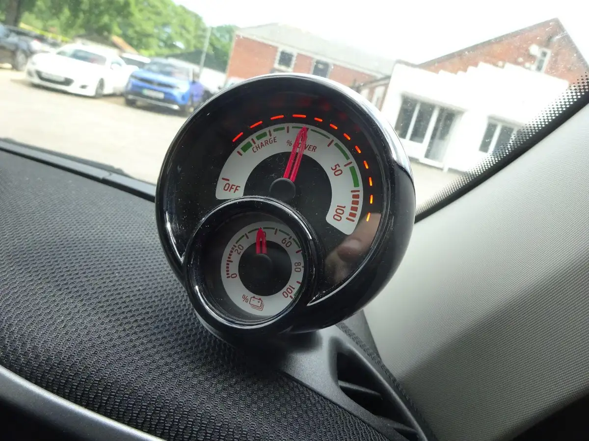 2022-smart-forfour-eq-premium-big-16