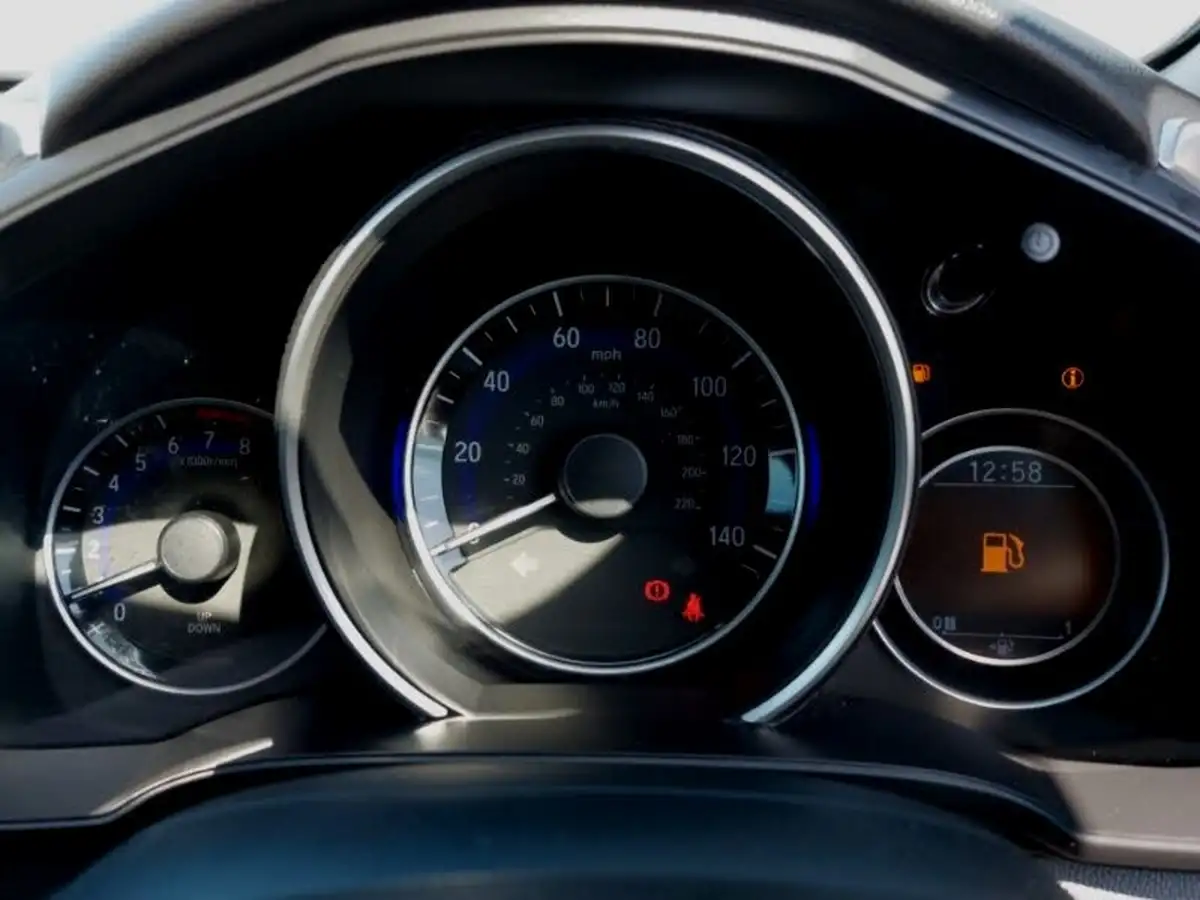 2019-honda-jazz-15-i-vtec-sport-big-11