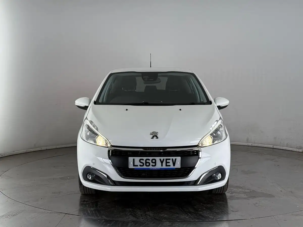 2019-peugeot-208-12-puretech-tech-edition-82bhp-big-2
