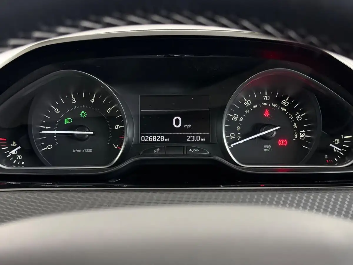 2019-peugeot-208-12-puretech-tech-edition-82bhp-big-26