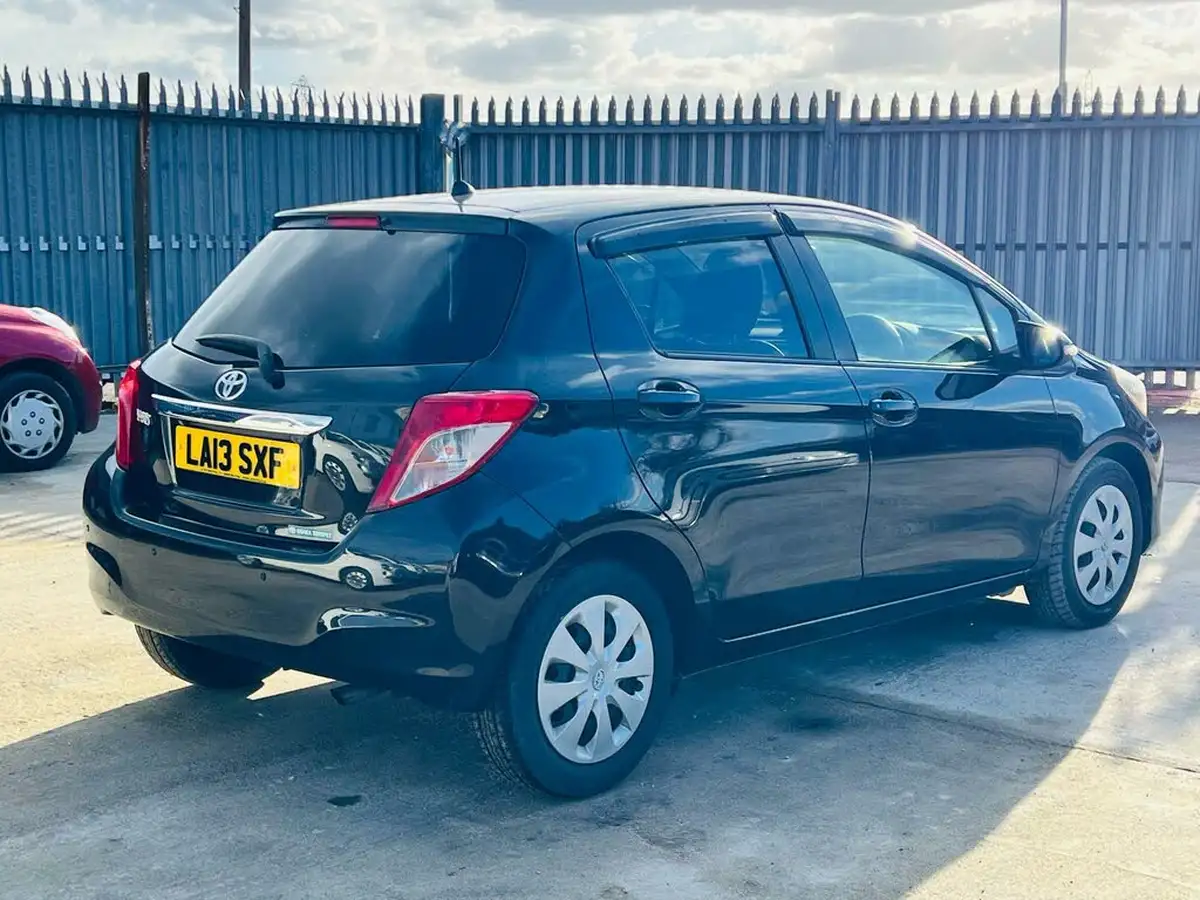 2013-toyota-yaris-133-tr-5d-m-drive-s-big-5