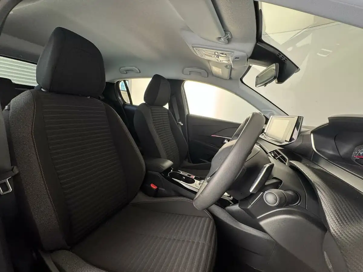 2023-peugeot-208-12-puretech-active-premium-100ps-eat8-big-10