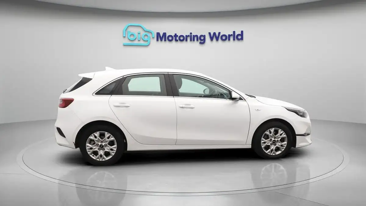 2021-kia-ceed-10-t-gdi-2-hatchback-big-8