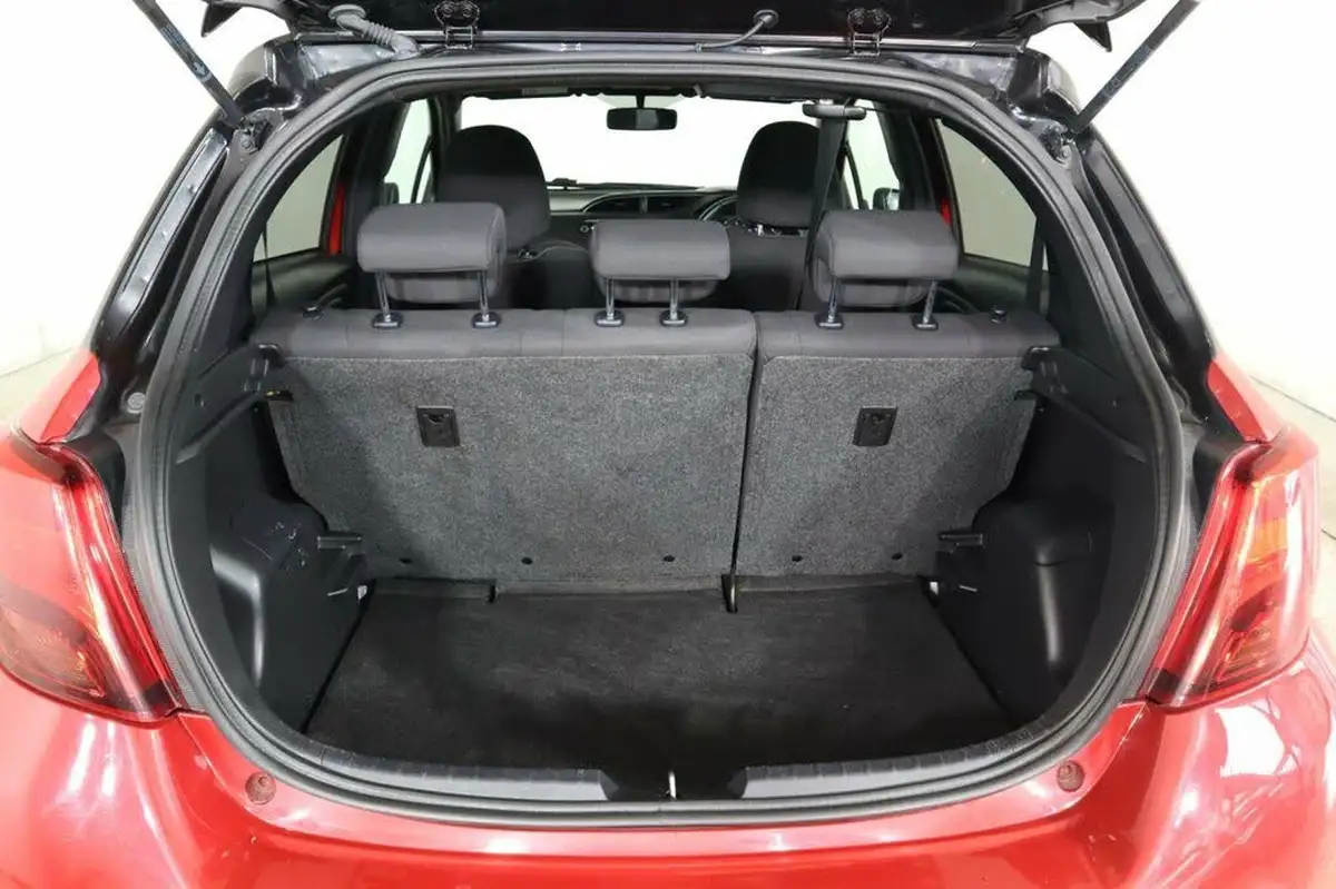 2016-toyota-yaris-133-design-big-8
