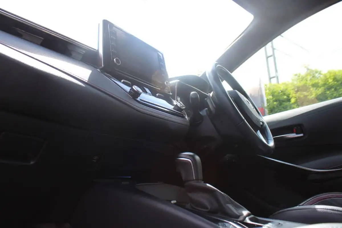 2020-toyota-corolla-20-vvt-i-excel-trk-hatchback-big-40
