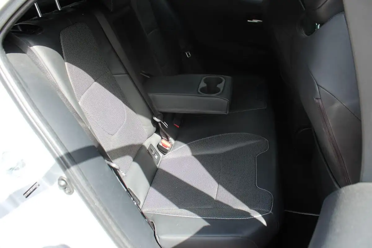 2020-toyota-corolla-20-vvt-i-excel-trk-hatchback-big-16
