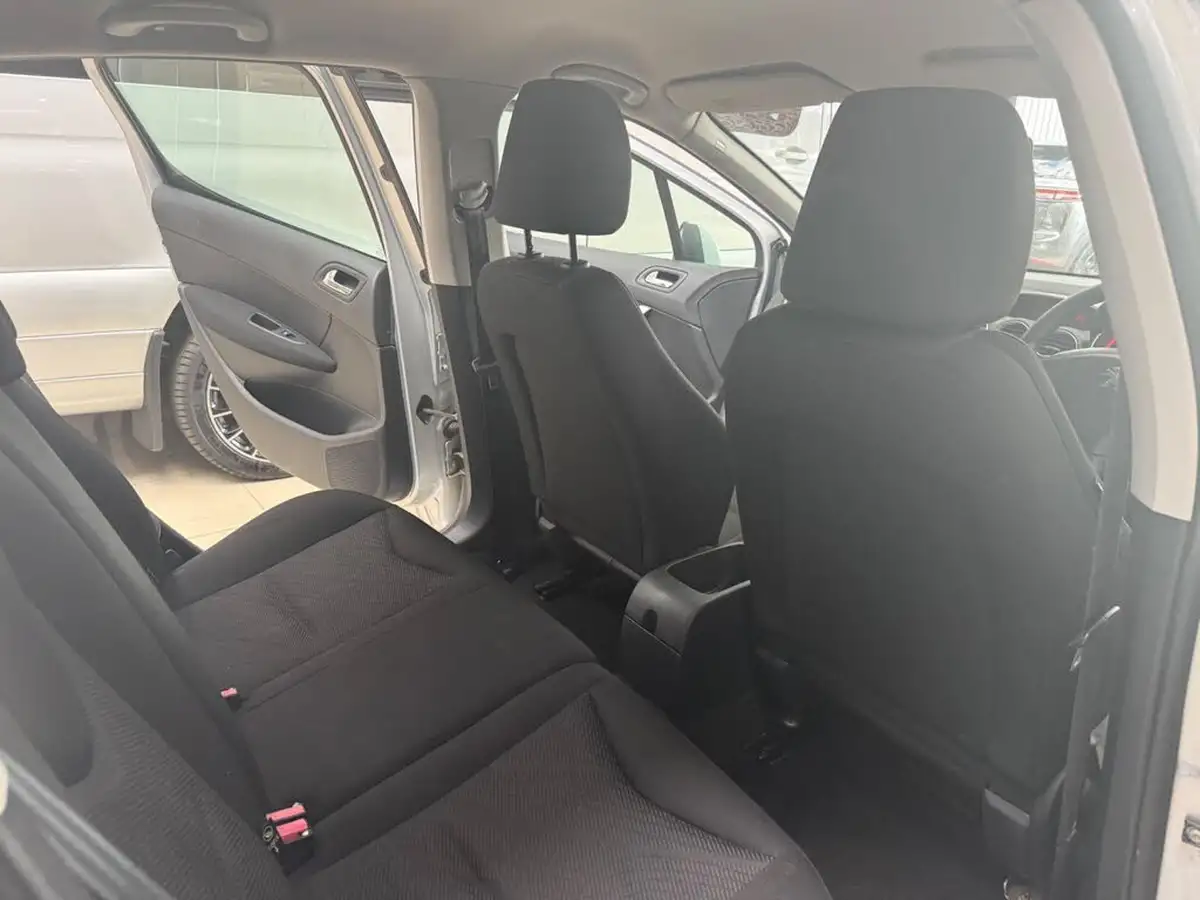 2012-peugeot-308-16-access-auto-big-32