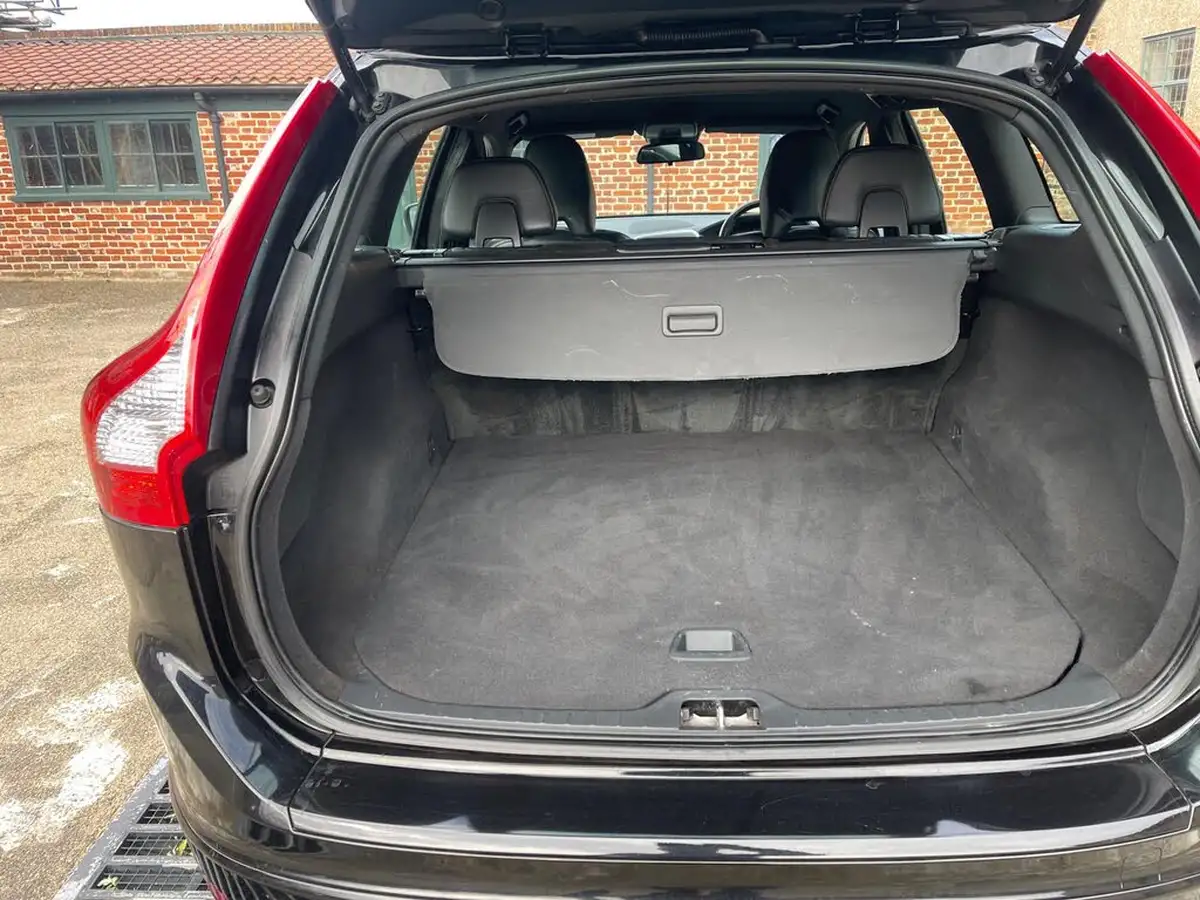 2015-volvo-xc60-20td-d4-r-design-190bhp-nav-big-24