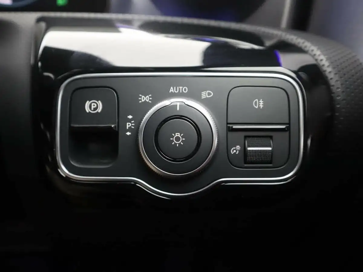 2022-mercedes-benz-cla-13-cla-180-amg-line-premium-coupe-4d-big-22