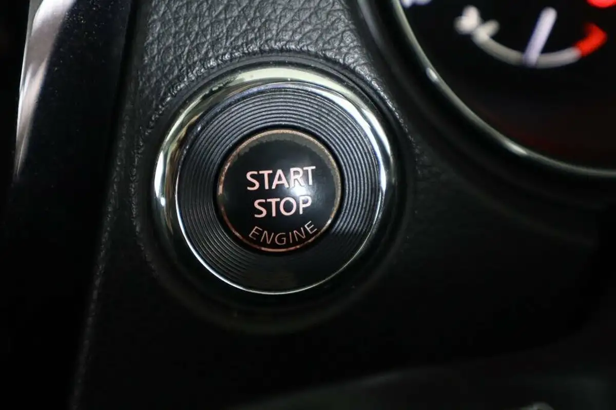 2014-nissan-qashqai-16dci-tekna-4x4-big-28