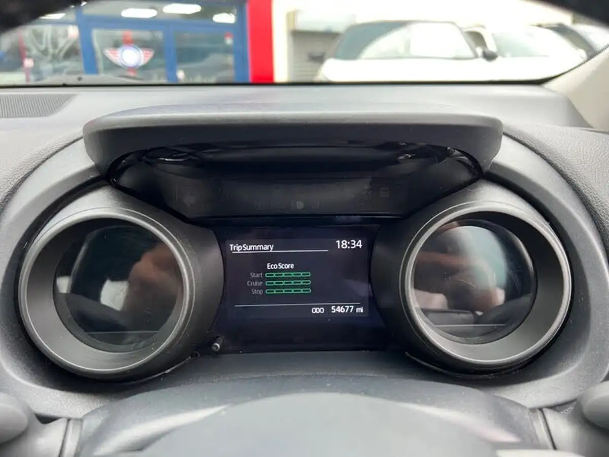 2022-toyota-yaris-15-vvt-i-design-big-58