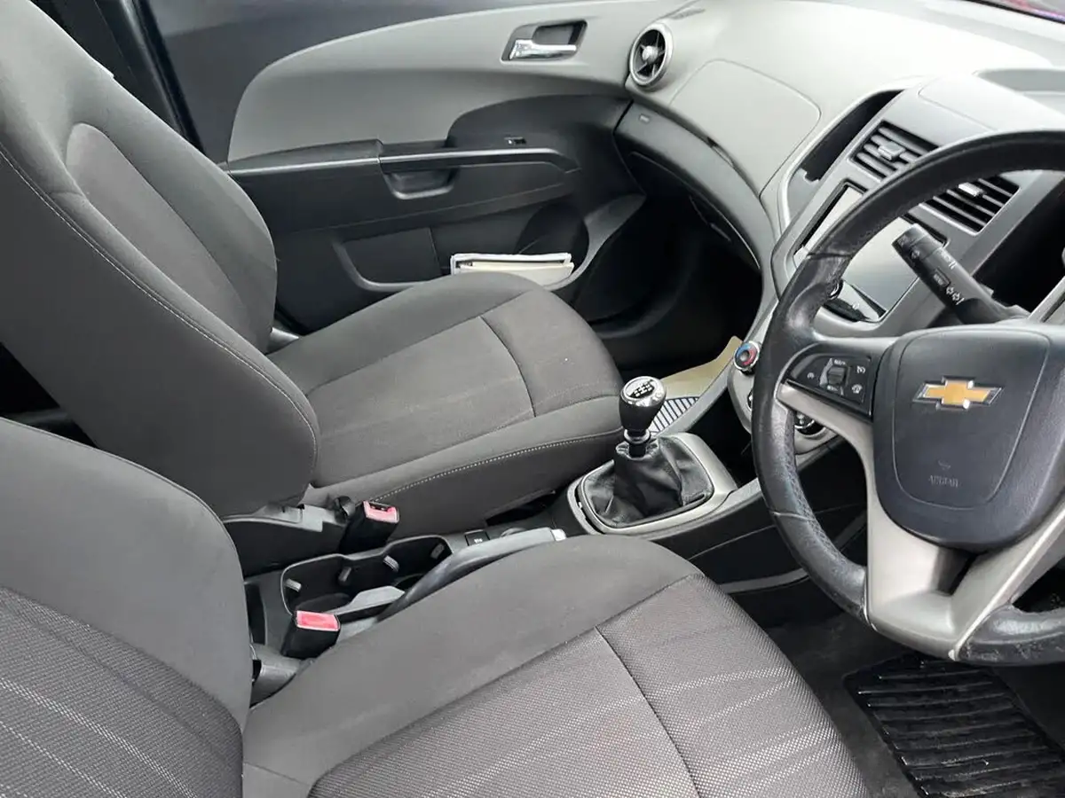 2013-chevrolet-aveo-13td-ltz-ss-big-10