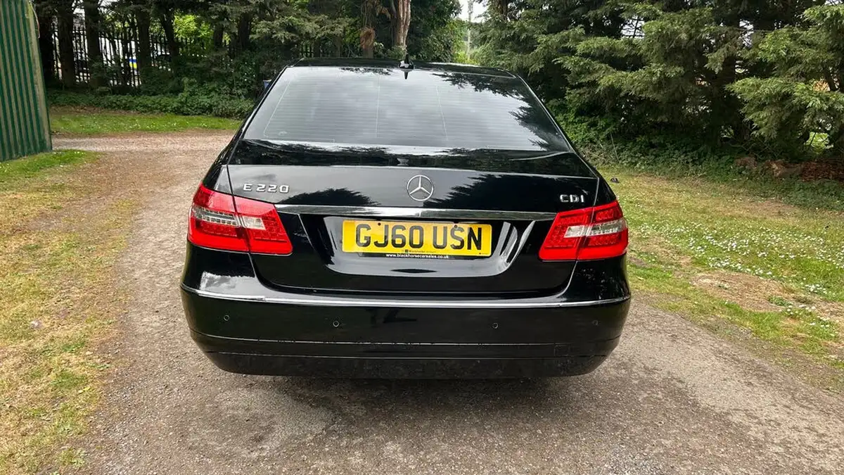 2010-mercedes-benz-e-class-21td-e220-cdi-avantgarde-21cdi-blue-f-saloon-4d-2143cc-big-5
