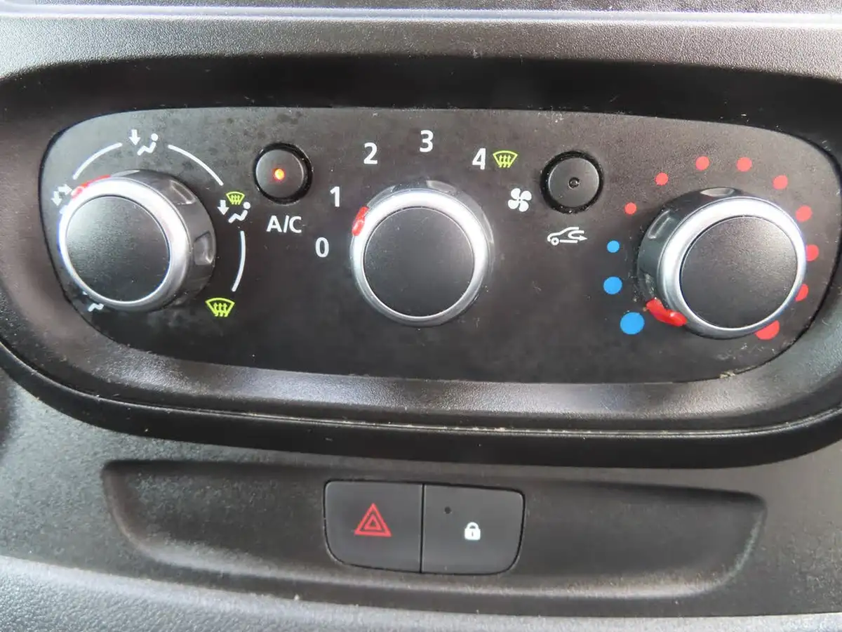 2021-renault-trafic-20dci-ll30-energy-120-business-panel-big-26