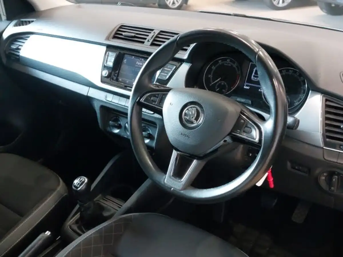 2019-skoda-fabia-10-mpi-se-75ps-ss-hatchback-big-11